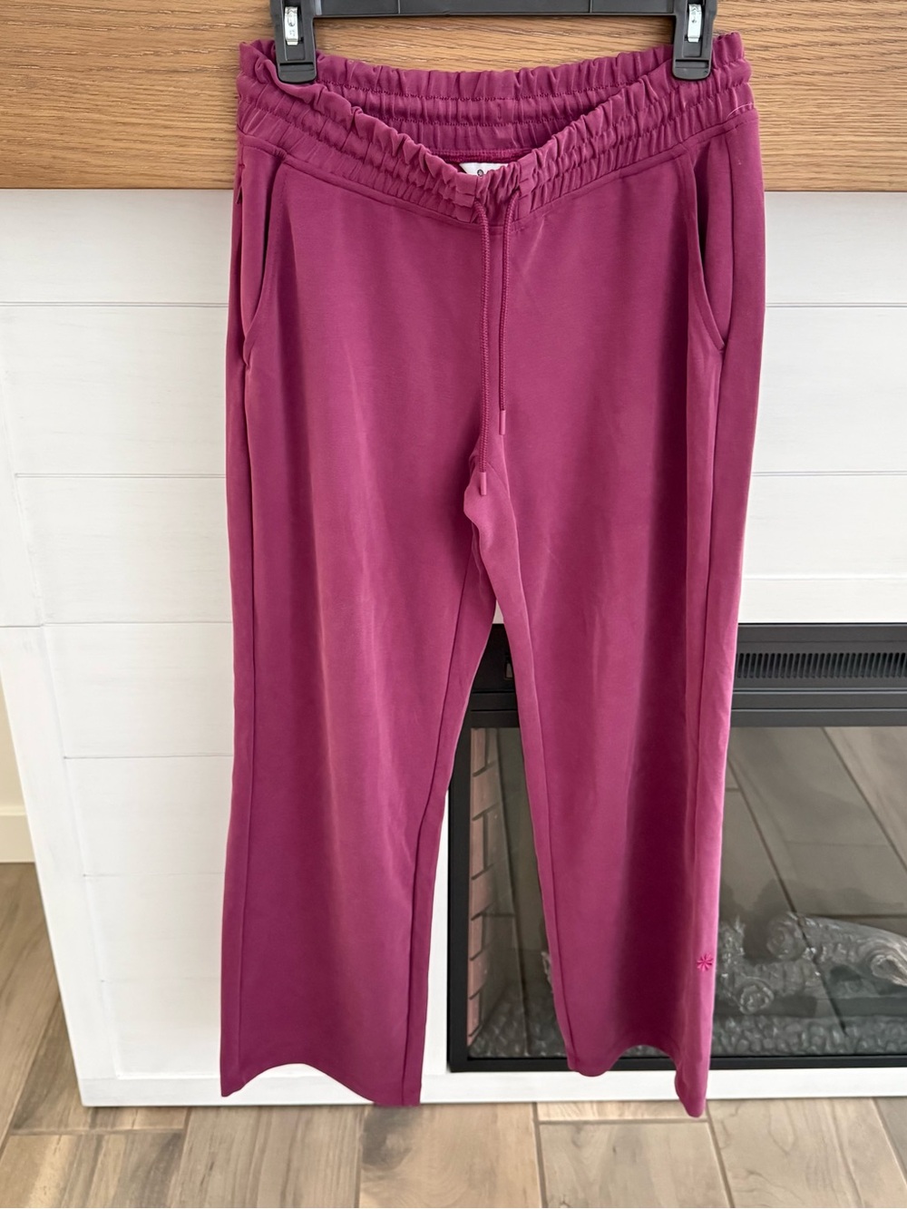 Athleta sea soft woman’s size small Joggers short length